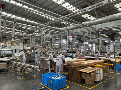 市領(lǐng)導(dǎo)赴蘭考縣分包企業(yè)和項目調(diào)研家具產(chǎn)業(yè)發(fā)展